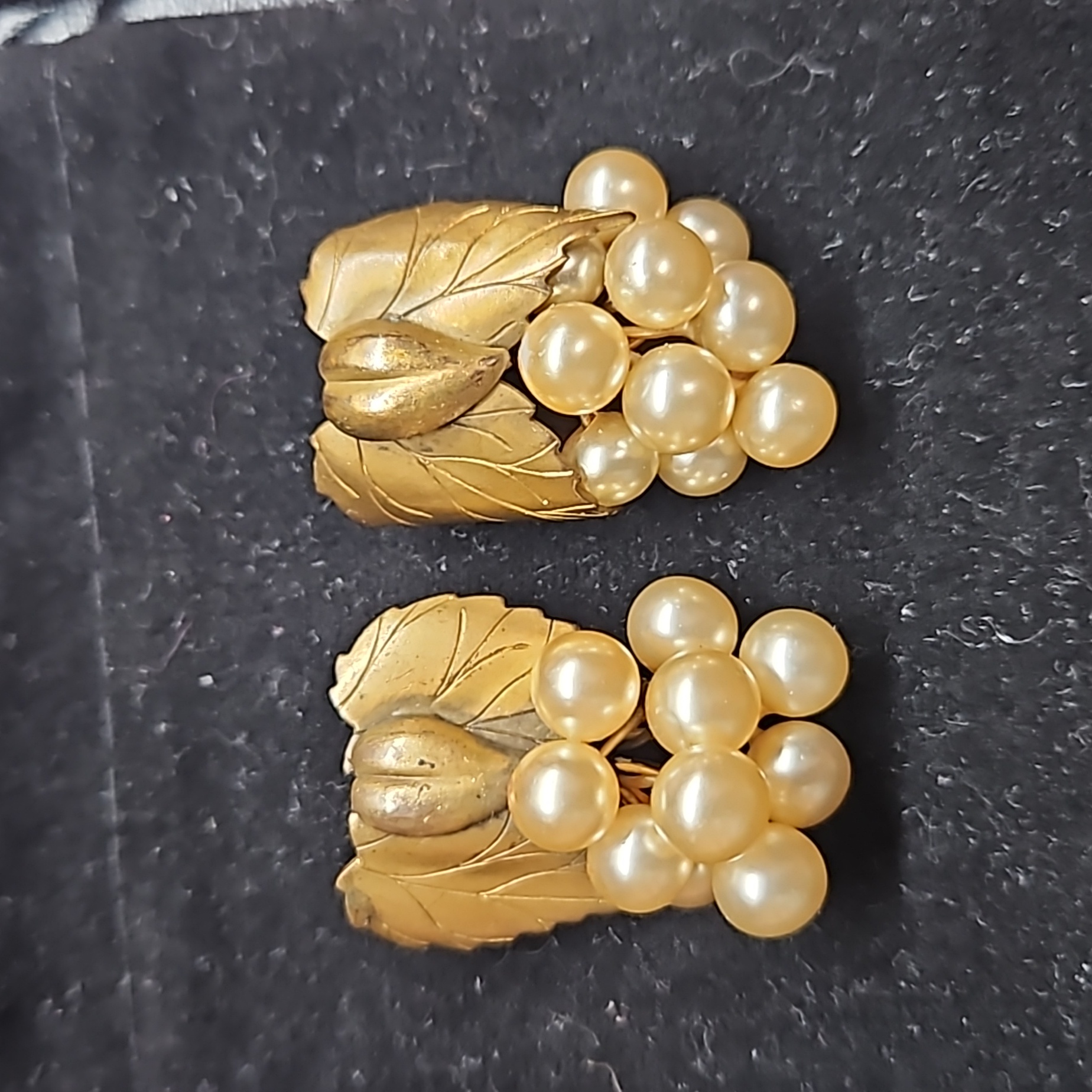 Vintage Coro Brass Fur Clips With Faux Pearls 45$